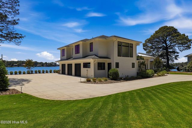 113 Josephs Point, West End, NC 27376