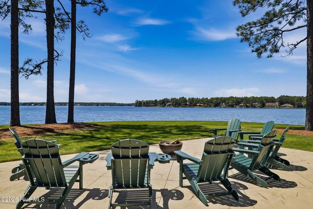 113 Josephs Point, West End, NC 27376