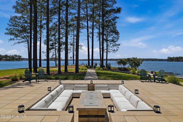 113 Josephs Point, West End, NC 27376