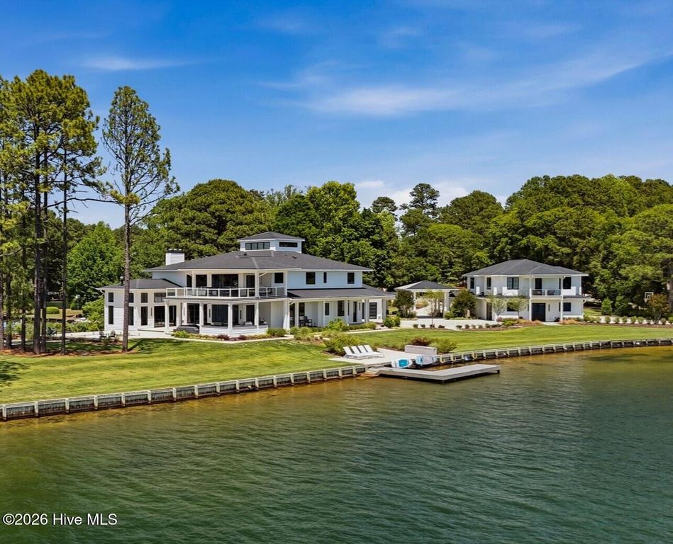 113 Josephs Point, West End, NC 27376