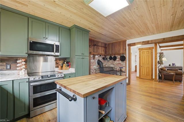 2805 Bunch Walnuts RD, Chesapeake, VA 23322