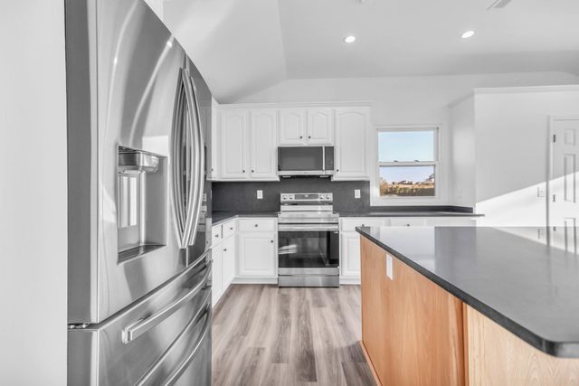 1399 Saundersville Rd, Hendersonville, TN 37075