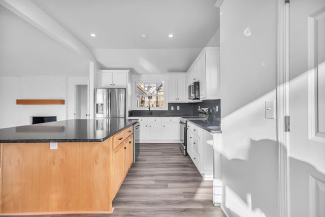 1399 Saundersville Rd, Hendersonville, TN 37075