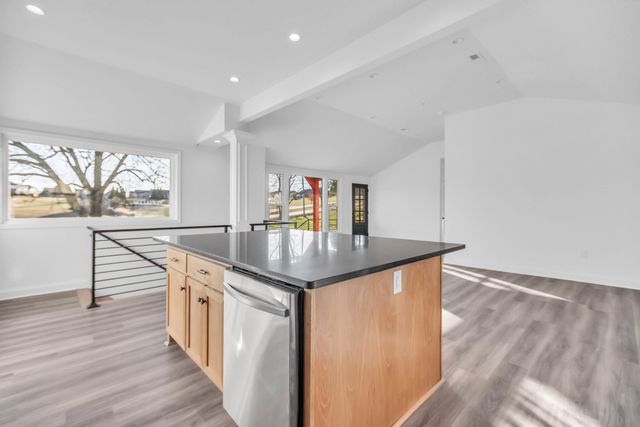 1399 Saundersville Rd, Hendersonville, TN 37075