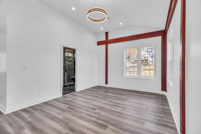 1399 Saundersville Rd, Hendersonville, TN 37075