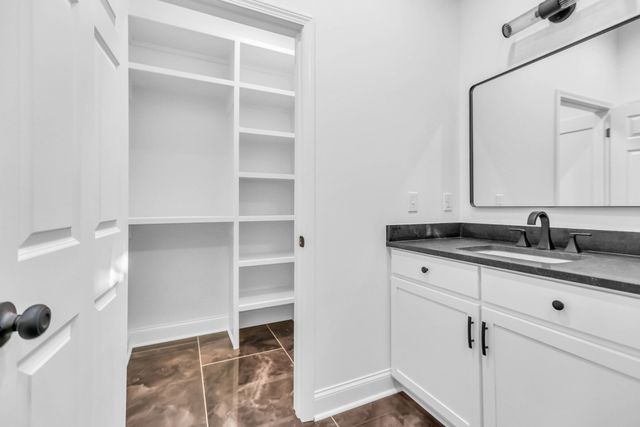 1399 Saundersville Rd, Hendersonville, TN 37075