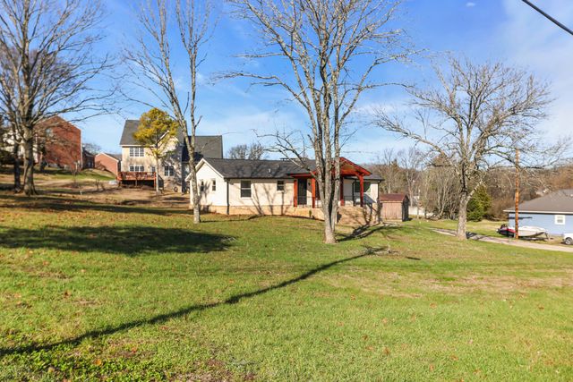 1399 Saundersville Rd, Hendersonville, TN 37075