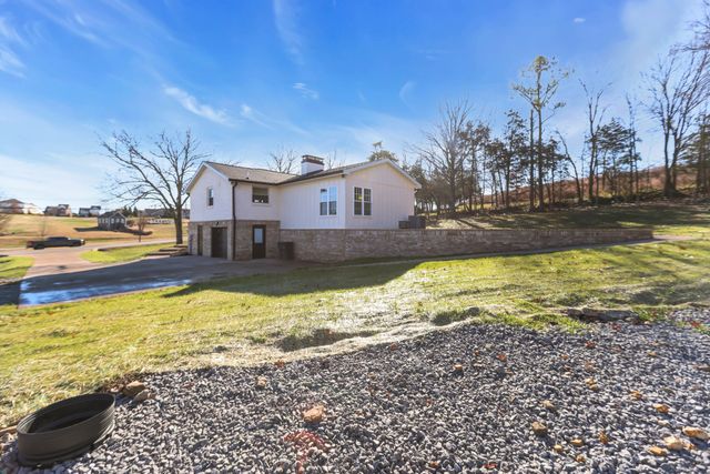 1399 Saundersville Rd, Hendersonville, TN 37075