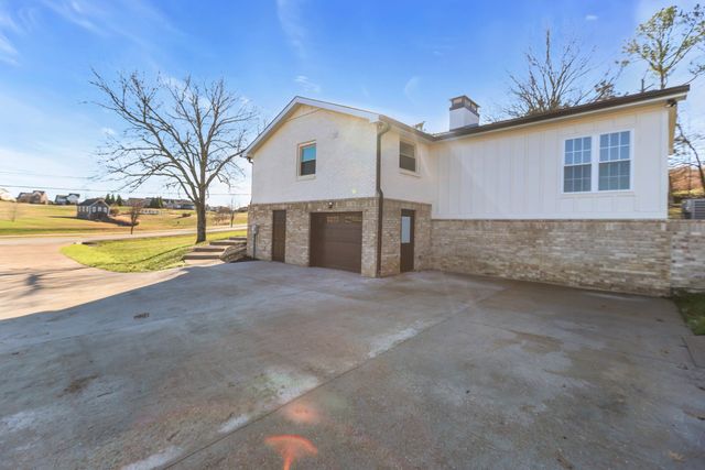 1399 Saundersville Rd, Hendersonville, TN 37075