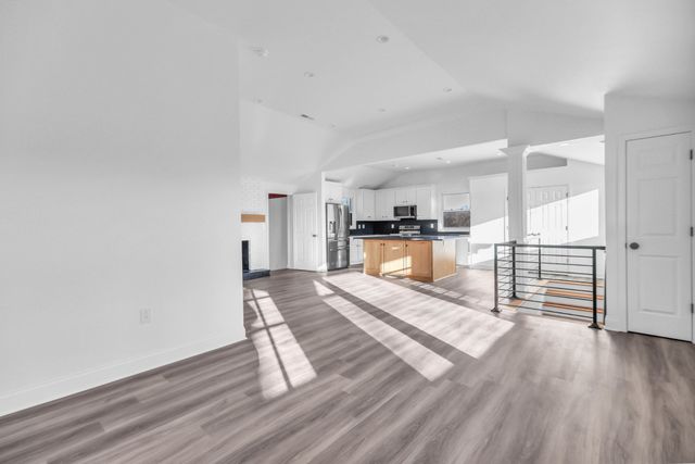 1399 Saundersville Rd, Hendersonville, TN 37075