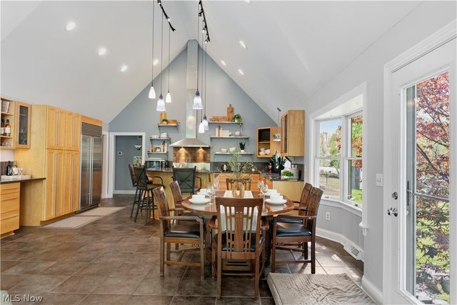 2252 Heston Drive, Lake Milton, OH 44429