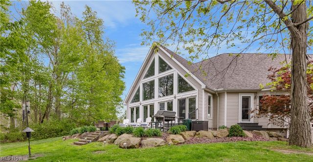 2252 Heston Drive, Lake Milton, OH 44429