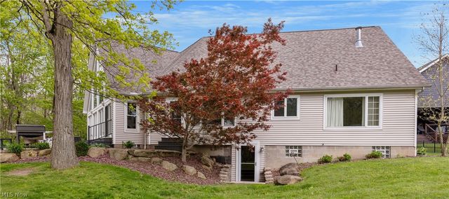 2252 Heston Drive, Lake Milton, OH 44429