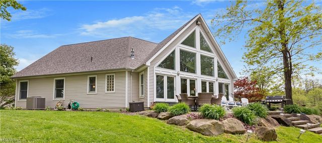 2252 Heston Drive, Lake Milton, OH 44429