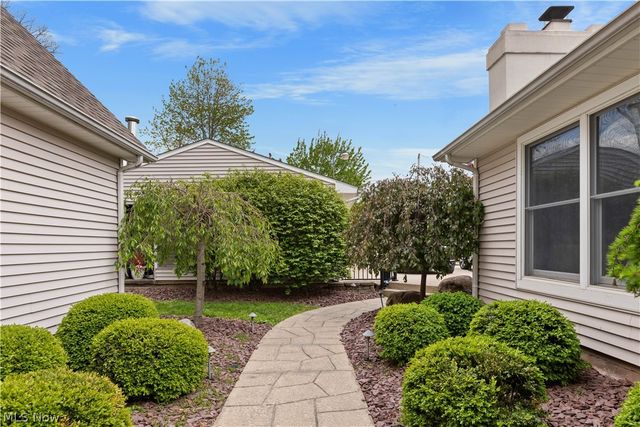 2252 Heston Drive, Lake Milton, OH 44429