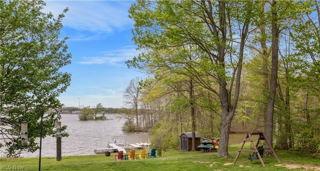 2252 Heston Drive, Lake Milton, OH 44429