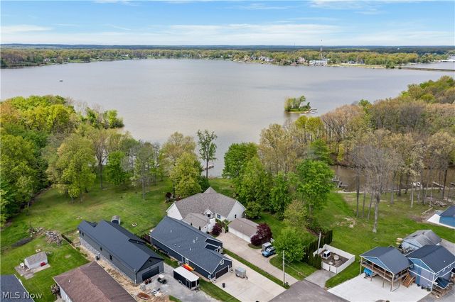 2252 Heston Drive, Lake Milton, OH 44429