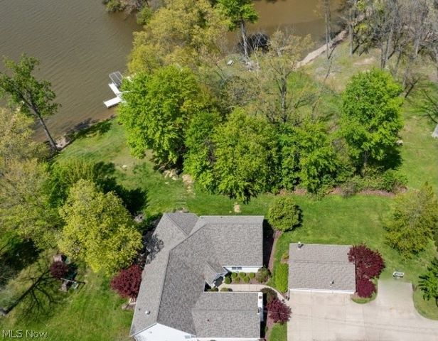 2252 Heston Drive, Lake Milton, OH 44429