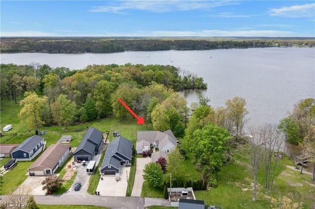 2252 Heston Drive, Lake Milton, OH 44429