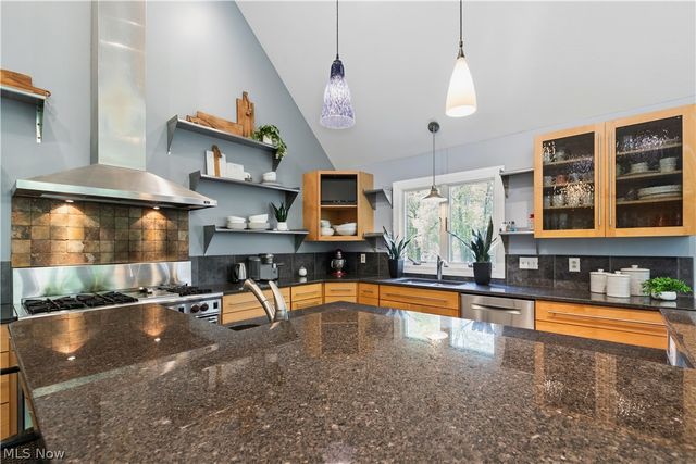 2252 Heston Drive, Lake Milton, OH 44429
