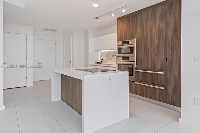 851 NE 1st Ave 2102, Miami, FL 33132