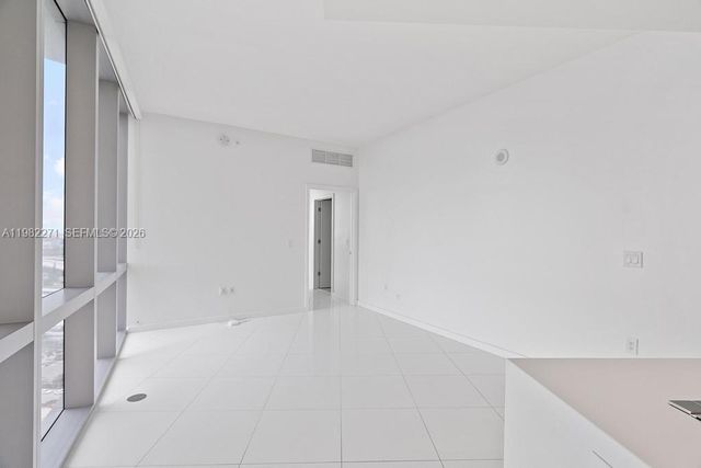 851 NE 1st Ave 2102, Miami, FL 33132