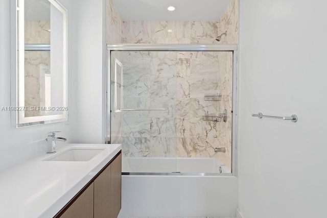 851 NE 1st Ave 2102, Miami, FL 33132