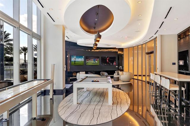 851 NE 1st Ave 2102, Miami, FL 33132