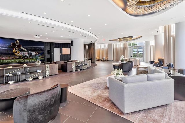 851 NE 1st Ave 2102, Miami, FL 33132