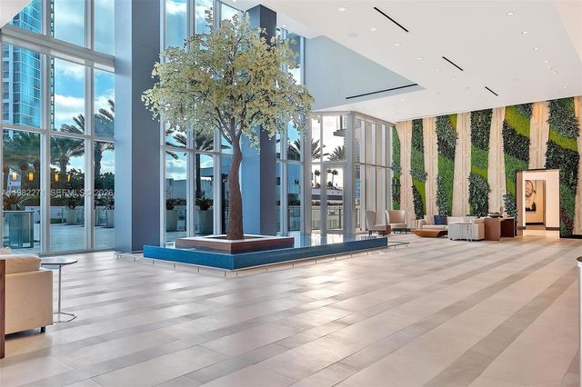 851 NE 1st Ave 2102, Miami, FL 33132