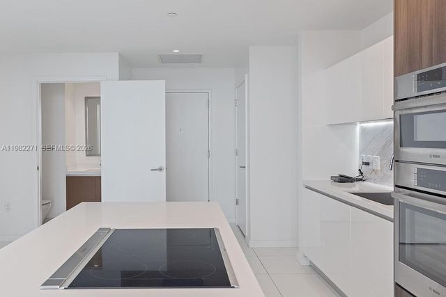 851 NE 1st Ave 2102, Miami, FL 33132