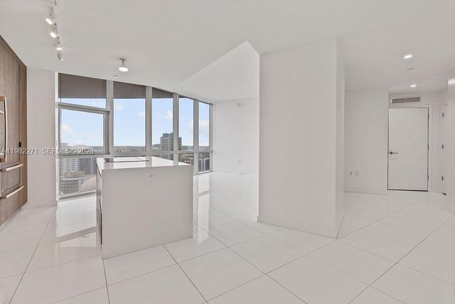 851 NE 1st Ave 2102, Miami, FL 33132