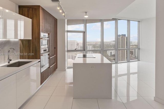 851 NE 1st Ave 2102, Miami, FL 33132