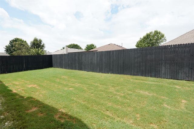 9320 Meadowpark Drive, Denton, TX 76226