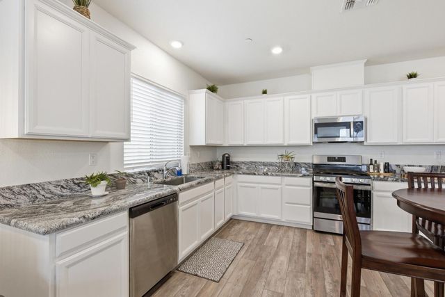 5040 Limington St, Roseville, CA 95747