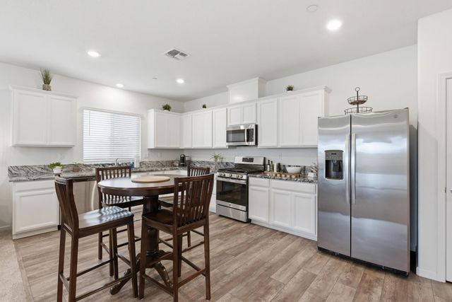 5040 Limington St, Roseville, CA 95747