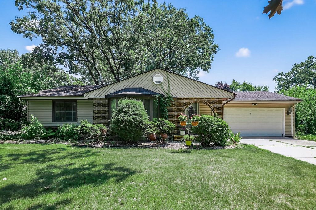 7421 Tempo Terrace NE, Fridley, MN 55432