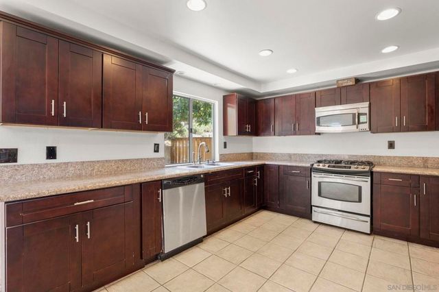 1280 Lancer Gln, Escondido, CA 92029