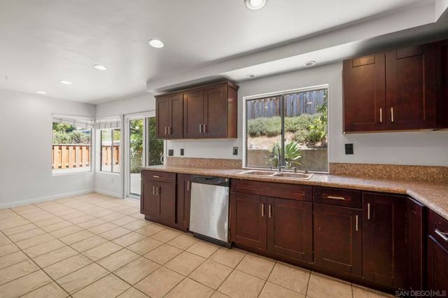 1280 Lancer Gln, Escondido, CA 92029