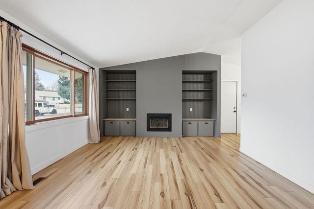 11217 E 11th Ave, Spokane Valley, WA 99206