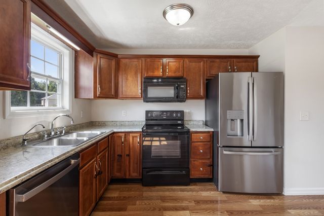 2785 Ridgepole Dr, Clarksville, TN 37040