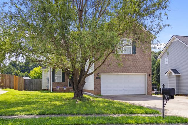 2785 Ridgepole Dr, Clarksville, TN 37040