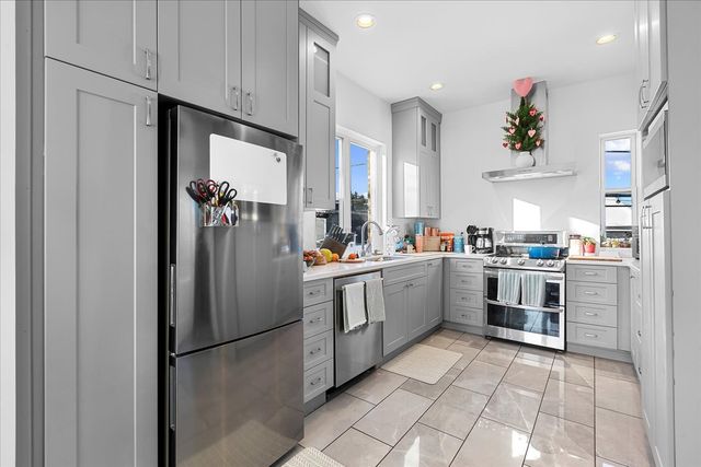 3144 N Spaulding Avenue 2, Chicago, IL 60618