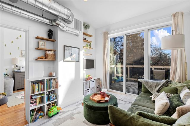 3144 N Spaulding Avenue 2, Chicago, IL 60618