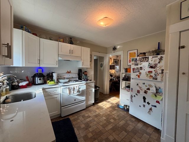 21 Glenellen Rd 1, Boston, MA 02132
