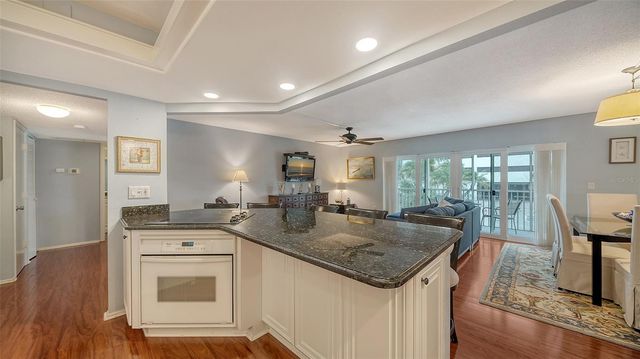 800 BENJAMIN FRANKLIN DRIVE 202, Sarasota, FL 34236