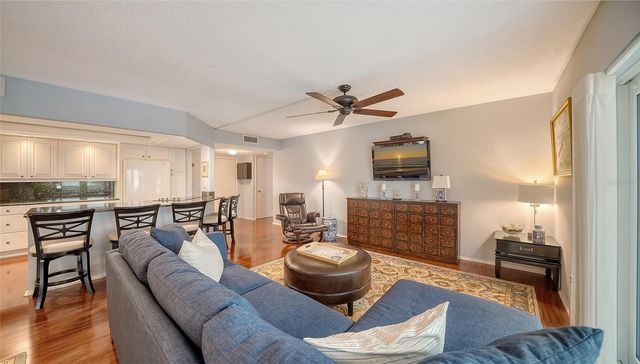 800 BENJAMIN FRANKLIN DRIVE 202, Sarasota, FL 34236