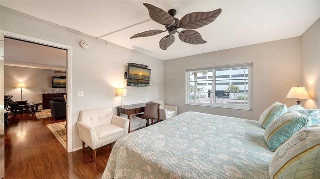 800 BENJAMIN FRANKLIN DRIVE 202, Sarasota, FL 34236