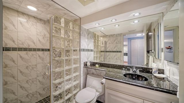 800 BENJAMIN FRANKLIN DRIVE 202, Sarasota, FL 34236