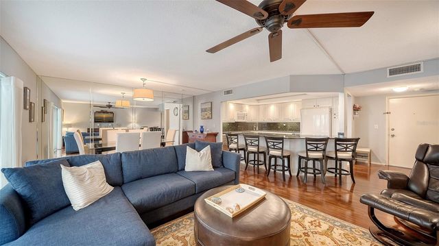 800 BENJAMIN FRANKLIN DRIVE 202, Sarasota, FL 34236